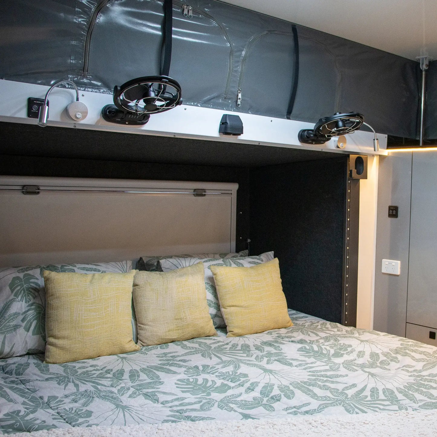 FAKAWI CLUB - 15ft Camper